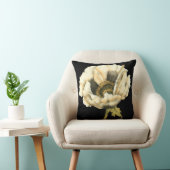 黒い背景にポピーのクリーム色の花 クッション (椅子)