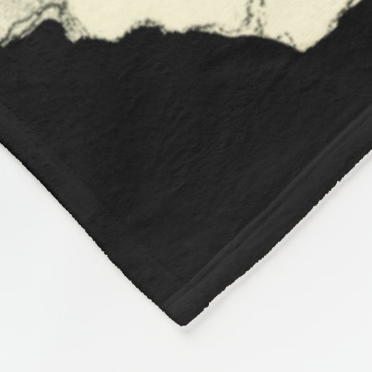 黒い背景にポピーのクリーム色の花 フリースブランケット (角)