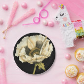 黒い背景にポピーのクリーム色の花 ペーパープレート (パーティー)
