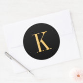 黒い背景にモノグラムK金ゴールド色 ラウンドシール (封筒)