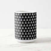 黒い背景に不気味なスカル コーヒーマグカップ (中央)