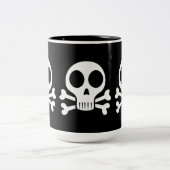 黒い背景に不気味なスカル ツートーンマグカップ (中央)