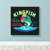 黒い背景に冠をかぶったバスフィッシュ キャンバスプリント (インサイチュ (ウッドフロア))