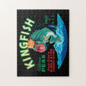 黒い背景に冠をかぶったバスフィッシュ ジグソーパズル (縦)