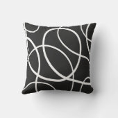 黒い背景に対する白いループ クッション (裏面)