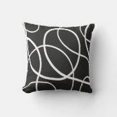 黒い背景に対する白いループ クッション (正面)