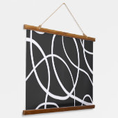 黒い背景に対する白いループ 吊り下げ型タペストリー (傾斜あり)