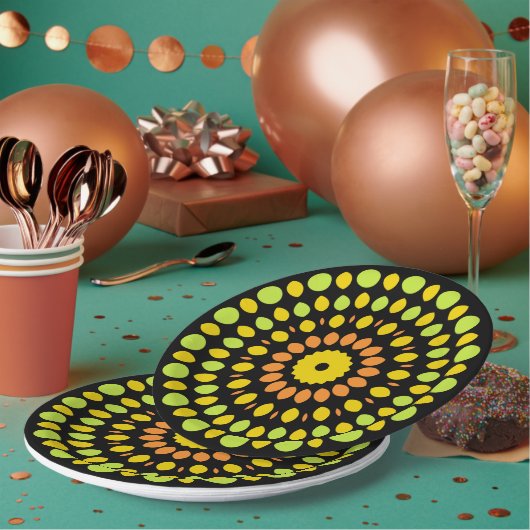 黒い背景に柑橘系の色があり ペーパープレート (複数)