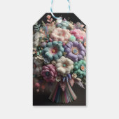 黒い背景に柔らかい花束を描いたNatasha U ギフトタグ (裏面)