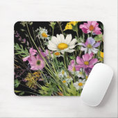 黒い背景に水色の野花の花束 マウスパッド (マウス)