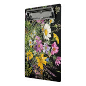 黒い背景に水色の野花の花束 ミニクリップボード (アングル2)