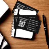 黒い背景に白いソーシャルメディアアイコンQR 名刺