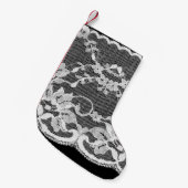 黒い背景に白いフローラレースを置きます。 スモールクリスマスストッキング (正面 (吊り時))