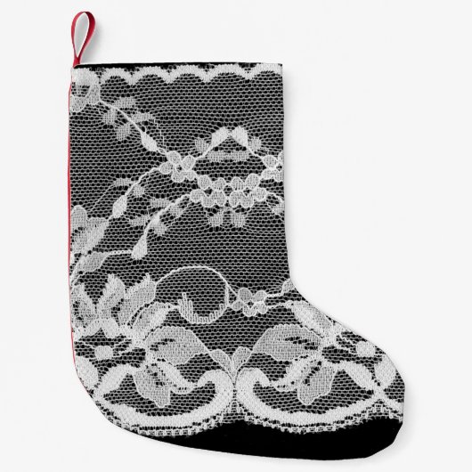 黒い背景に白いフローラレースを置きます。 スモールクリスマスストッキング (正面)