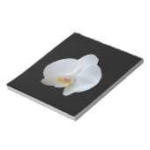 黒い背景に白い蘭 ノートパッド (回転)