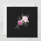 黒い背景に紫のピンクのフローラ結婚を 招待状 (裏面)