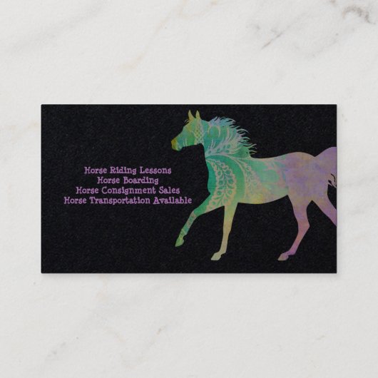 黒い背景に紫の巧妙な馬 名刺 (裏面)