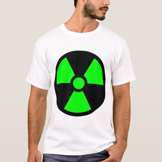 黒い背景に緑のトレフォイル記号 Tシャツ (正面)