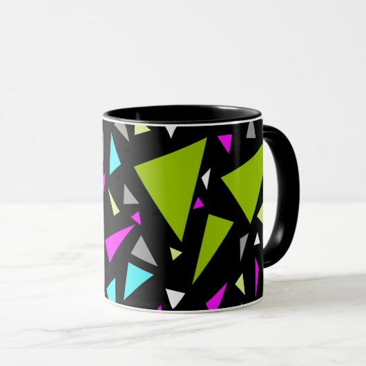 黒い背景に緑の深紅の色を三角形 マグカップ (正面右)
