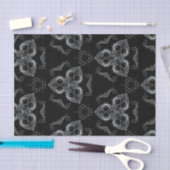 黒い背景に繊細なフィルムオーナメント 薄葉紙 (クラフト)