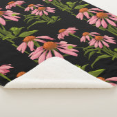 黒い背景に色の濃いピンクの花 シェルパブランケット (3/4)