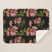 黒い背景に色の濃いピンクの花 シェルパブランケット (正面(横))