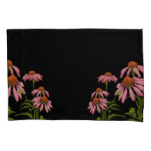 黒い背景に色の濃いピンクの花