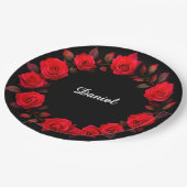 黒い背景に赤いバラのフローラリース ペーパープレート (アングル)
