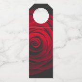 黒い背景に赤いバラのヴィンテージ効果 ボトルネックタグ (正面)