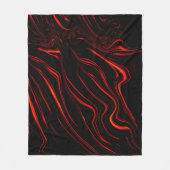 黒い背景に赤い波状の長いトレース フリースブランケット (正面)