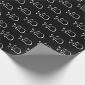 黒い背景に赤い舌を付けた白猫 ラッピングペーパー (角)