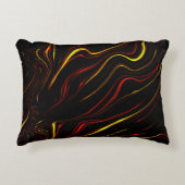 黒い背景に赤い金ゴールドの長い波状トレース アクセントクッション (正面)
