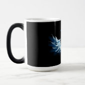 黒い背景に輝く青い天使の翼 モーフィングマグカップ (左)