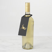 黒い背景に金色の鳥 ボトルネックタグ (アングル)