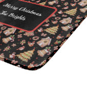 黒い背景に銀色のパンのクリスマスクッキー カッティングボード (角)