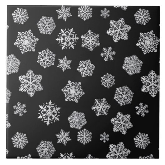 黒い背景に銀色の雪片 タイル (正面)