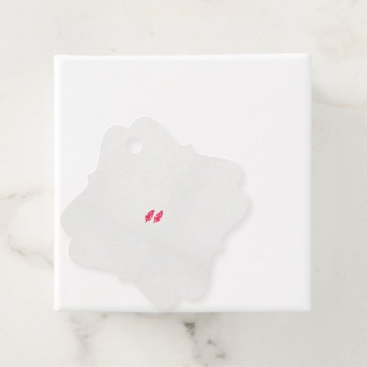 黒い背景に離れある赤い一組 フェイバータグ (インサイチュ)