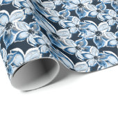 黒い背景に青い白い花。 ラッピングペーパー (ロールコーナー)