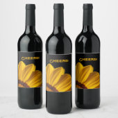 黒い背景に黄色い花 ワインラベル (ボトル)