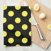 黒い背景に黄色の水玉模様 キッチンタオル (四つ折り)