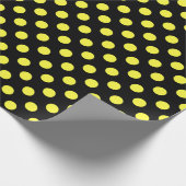 黒い背景に黄色の水玉模様 ラッピングペーパー (角)