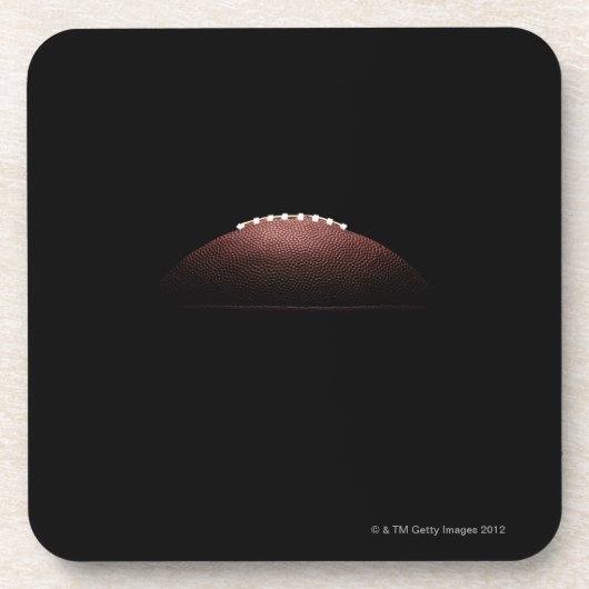 黒い背景のアメリカン・フットボールの球 コースター (正面)