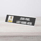 黒い背景のカスタムなポートレートのイメージ及び名前、 デスクネームプレート (正面)