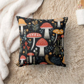 黒い背景のキノコと葉2 クッション (ブランケット)