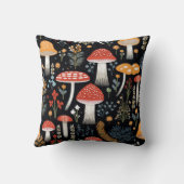 黒い背景のキノコと葉2 クッション (裏面)