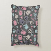 黒い背景のスカルおよびハート アクセントクッション (裏面(縦))