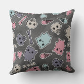 黒い背景のスカルおよびハート クッション (裏面)