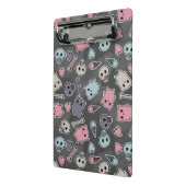 黒い背景のスカルおよびハート ミニクリップボード (アングル2)