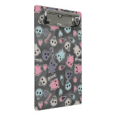 黒い背景のスカルおよびハート ミニクリップボード (アングル)