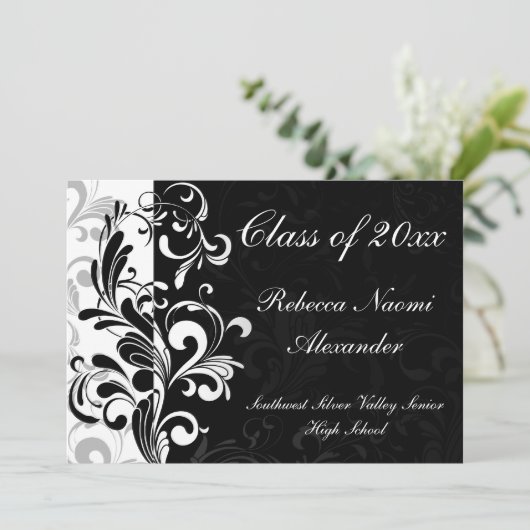 黒い背景のスクロールの卒業発表 招待状 (スタンド正面)